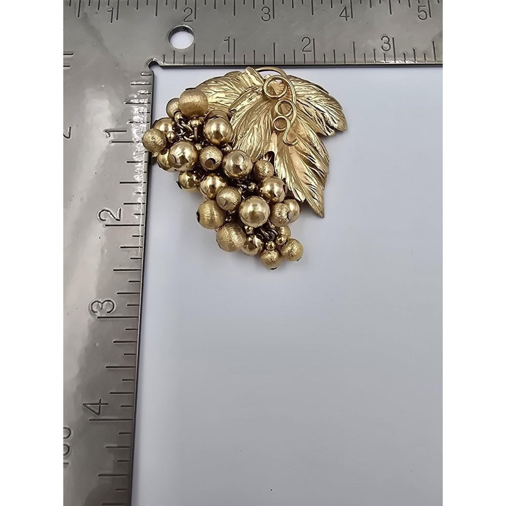 Vintage Napier Grape & Leaf Cluster Brooch Gold Tone Eugene Bertolli Dangle - Picture 8 of 8